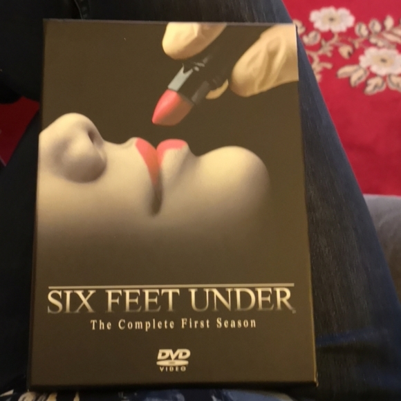 First Season - Six Feet Under - Picture 1 of 1